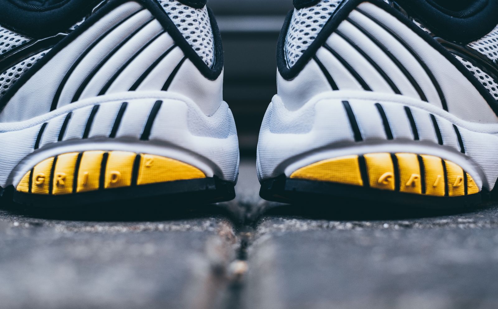 Détail de la semelle et du talon de chaussures de running